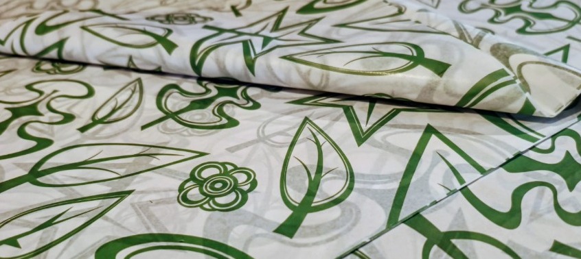Pliego de papel seda botánico verde con estampado de hojas para packaging y regalería