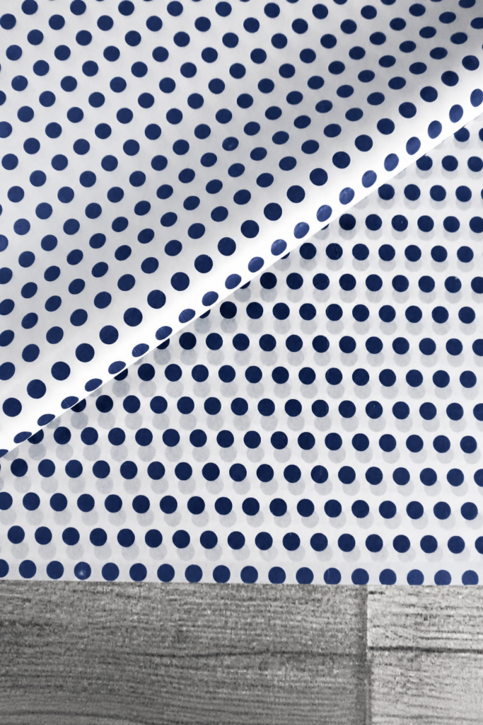 Pliego de papel seda lunares azul para packaging y envoltorio de regalos